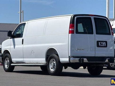 Used 2025 Chevrolet Express 2500 w/ Driver Convenience Package RWD image 6