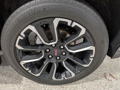 Used 2023 GMC Yukon XL Denali w/ Advanced Technology Package image 14