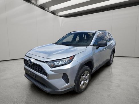 Used 2022 Toyota RAV4 LE AWD/4WD image 2