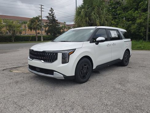 New 2027 Kia Carnival FWD image 3