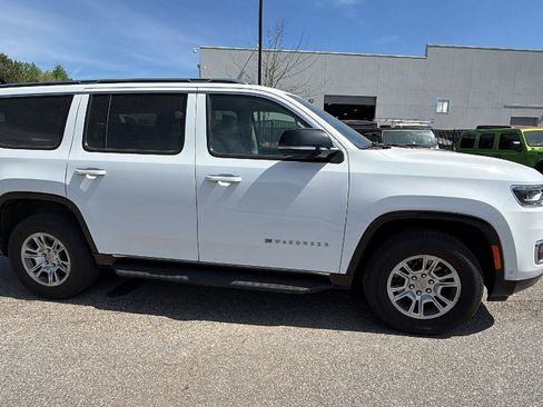 Used 2024 Jeep Wagoneer 4WD image 7