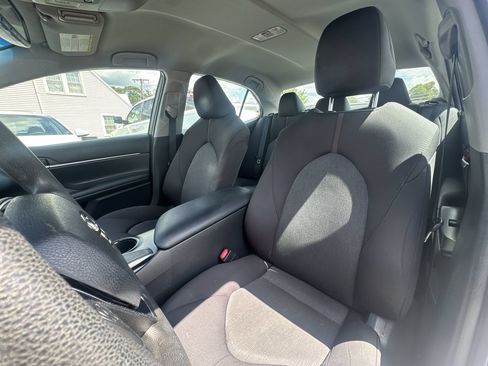 Used 2018 Toyota Camry LE w/ Convenience Package FWD image 2