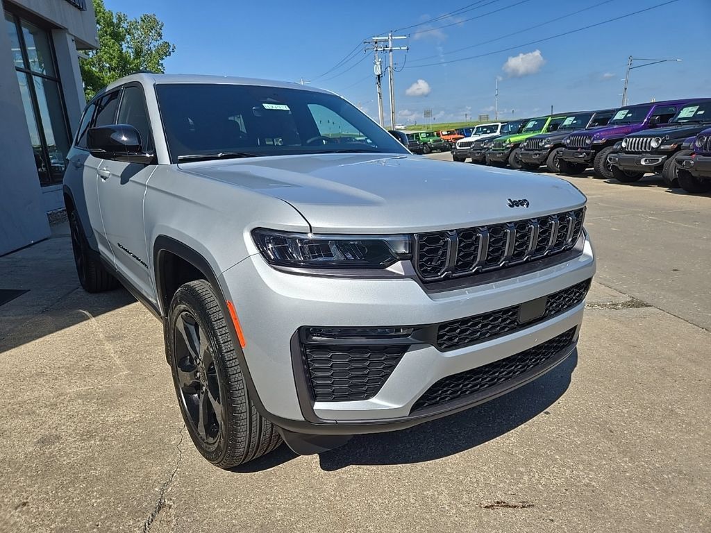 New 2026 Jeep Grand Cherokee L Limited w/ Limited Altitude Package AWD/4WD image 12