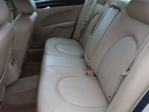 Used 2011 Buick Lucerne CXL image 19