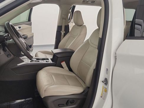 Used 2023 Ford Explorer Platinum w/ Premium Technology Package image 17