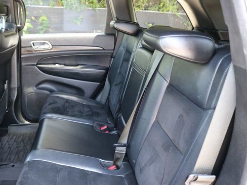 Used 2017 Jeep Grand Cherokee Altitude RWD image 16