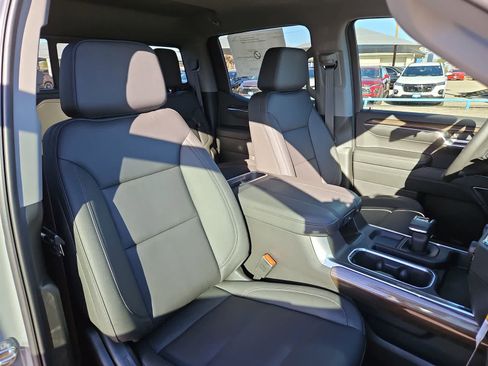 Used 2024 Chevrolet Silverado 1500 LT w/ Leather Package RWD image 22