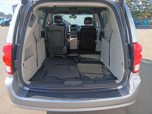 Used 2019 Dodge Grand Caravan SXT image 5