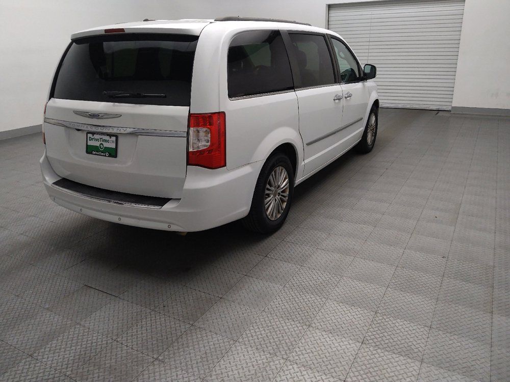 Used 2015 Chrysler Town & Country Touring-L w/ Driver Convenience Group FWD image 9