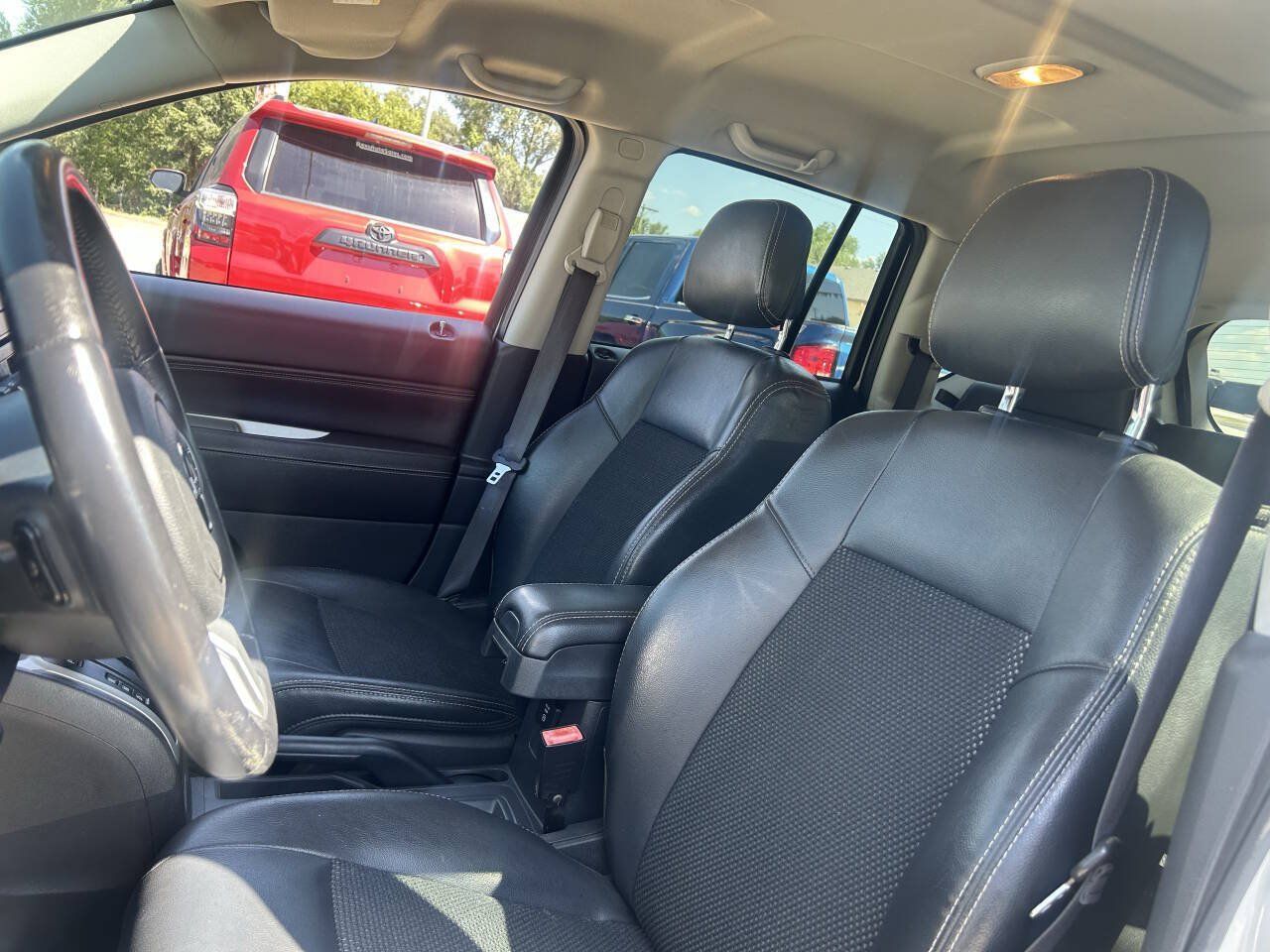 Used 2017 Jeep Compass Latitude FWD image 14