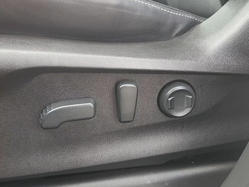 Used 2022 Subaru Ascent Touring image 9