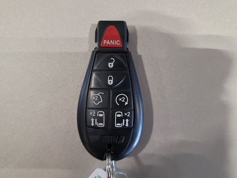 Used 2013 Chrysler Town & Country Touring-L w/ Driver Convenience Group image 25