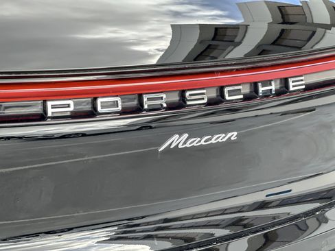 Certified 2025 Porsche Macan image 27