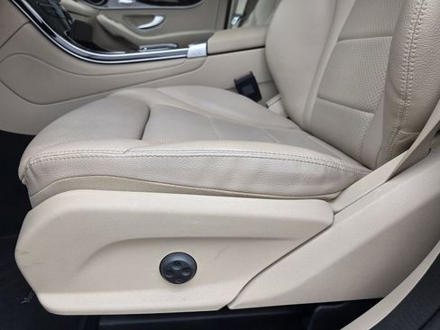 Used 2022 Mercedes-Benz GLC 300 w/ Premium Package Lite image 12