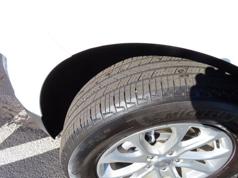 Used 2021 Chevrolet Equinox LT w/ Driver Convenience Package image 14