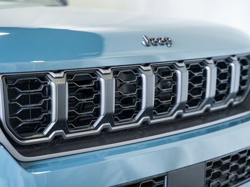 New 2026 Jeep Grand Cherokee Limited AWD/4WD image 11