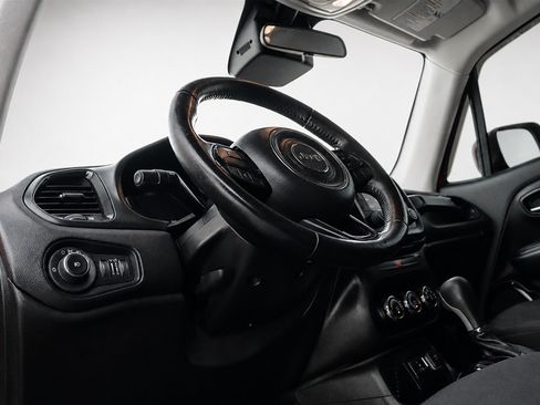 Used 2017 Jeep Renegade Altitude FWD image 27