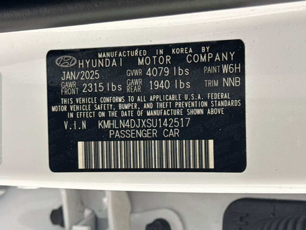 Certified 2025 Hyundai Elantra Limited FWD image 34
