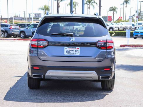 Certified 2025 Honda Pilot Touring image 12