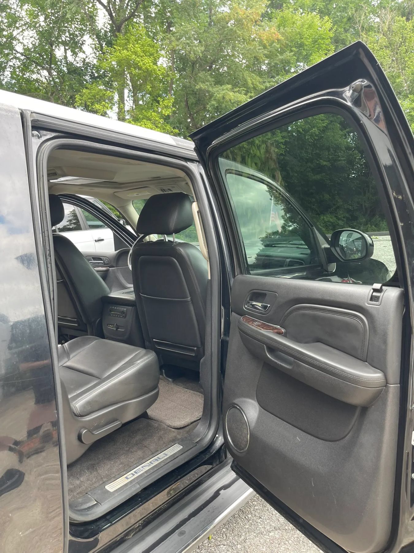 Used 2013 GMC Yukon XL Denali AWD/4WD image 27