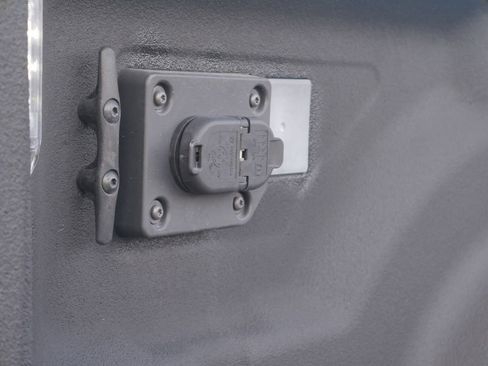 Used 2024 RAM 2500 Tradesman w/ Chrome Appearance Group image 12