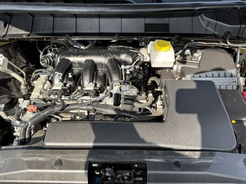 Used 2025 Nissan Pathfinder SV AWD/4WD image 31