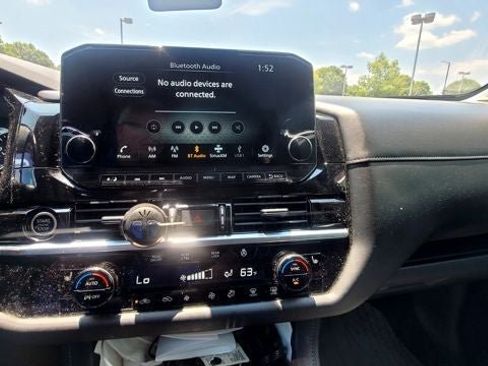 Used 2024 Nissan Pathfinder SL w/ SL Premium Package FWD image 8