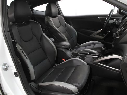 Used 2016 Hyundai Veloster Turbo image 16