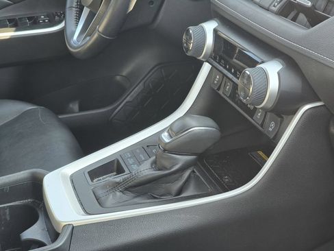 Certified 2020 Toyota RAV4 XLE Premium AWD/4WD image 11
