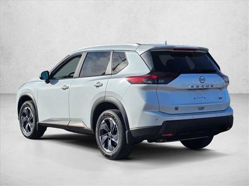 Used 2024 Nissan Rogue SV w/ SV Premium Package image 6