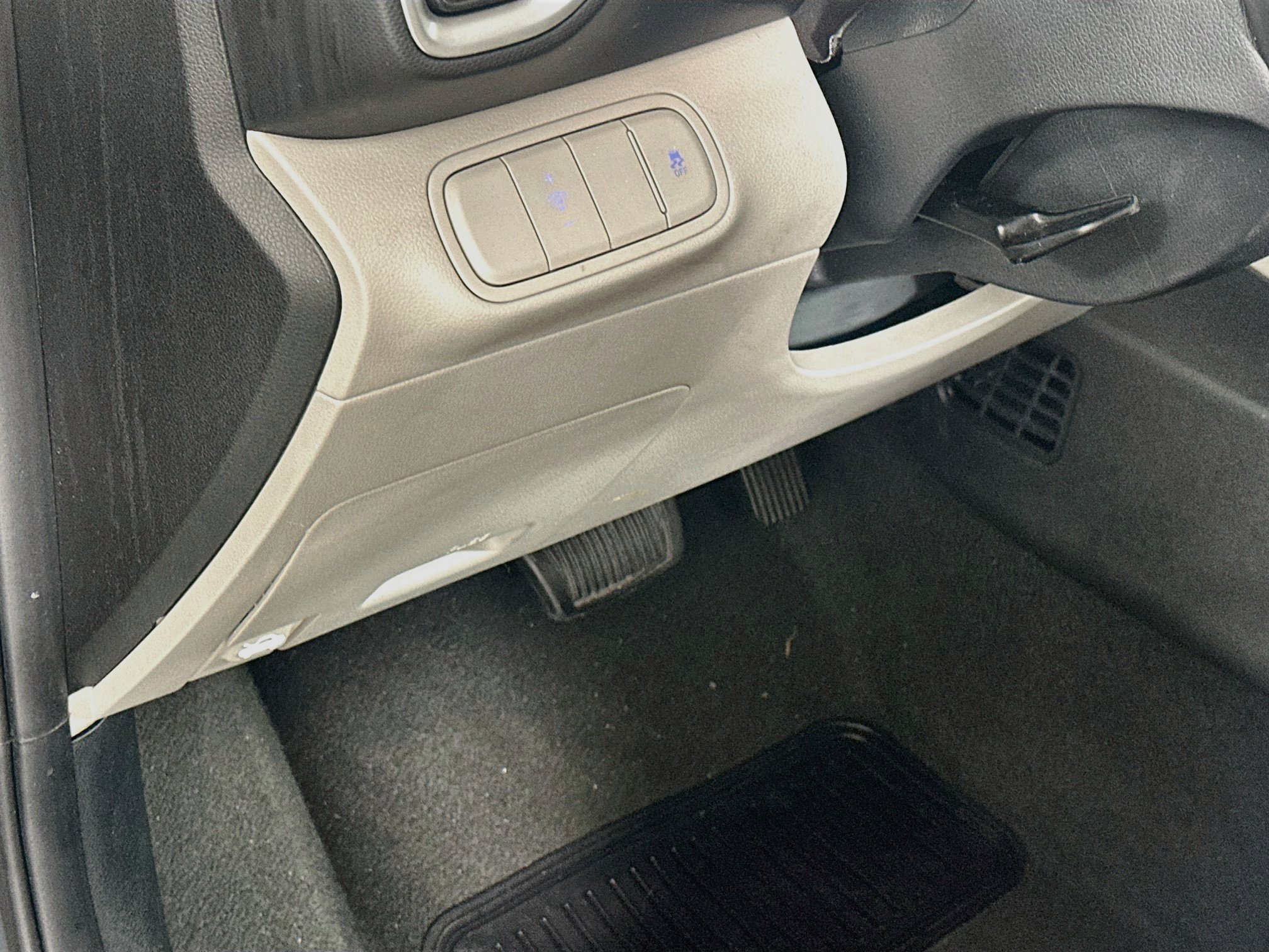 Used 2025 Hyundai Venue SEL FWD image 17