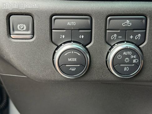 Used 2025 GMC Sierra 1500 Elevation image 19