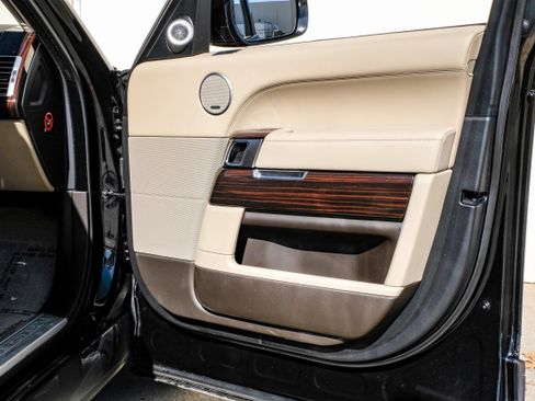 Used 2017 Land Rover Range Rover HSE image 42