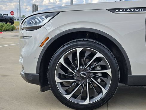 Used 2024 Lincoln Aviator Reserve w/ Equipment Group 201A RWD image 11