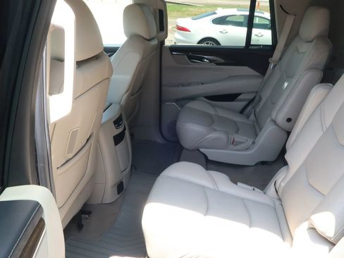 Used 2018 Cadillac Escalade Luxury image 19