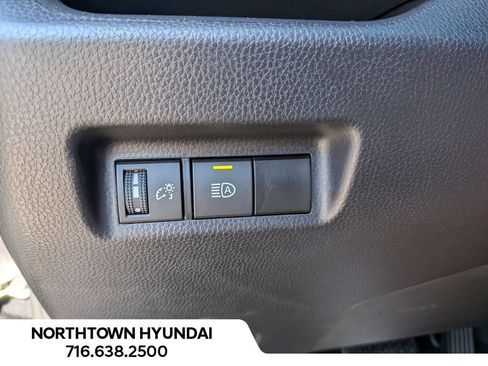 Used 2025 Toyota RAV4 XLE AWD/4WD image 27