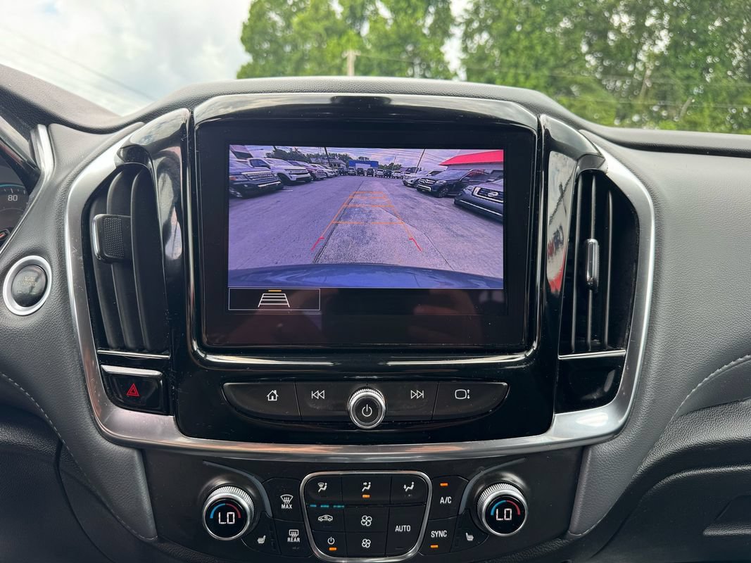 Used 2021 Chevrolet Traverse LT FWD image 25