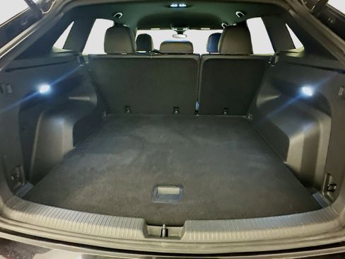 Used 2025 Volkswagen Atlas Cross Sport SE image 30