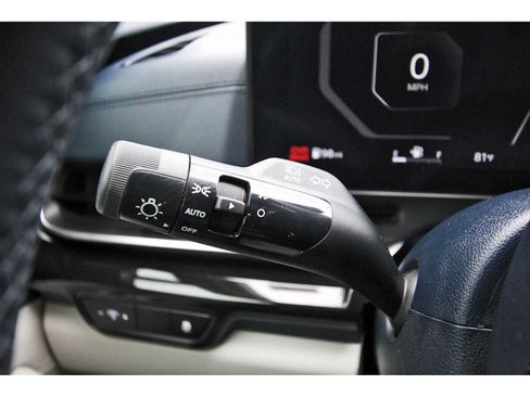 Used 2025 Kia Carnival SX Prestige FWD image 18