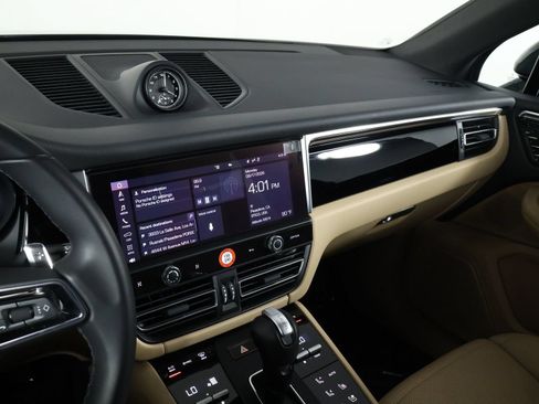 Certified 2026 Porsche Macan AWD/4WD image 13