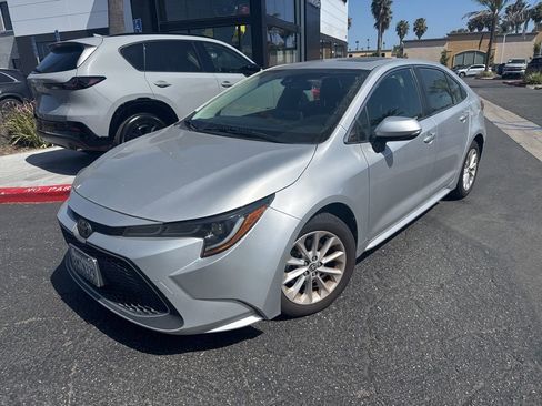 Used 2020 Toyota Corolla XLE w/ Carpet Mat Package (TMS) FWD image 2