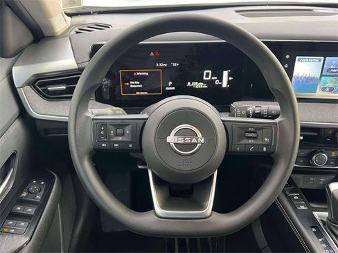 Used 2025 Nissan Kicks SV w/ Interior Electronics Package image 14