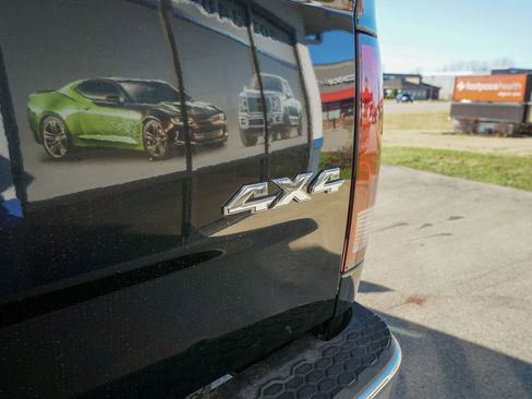 Used 2018 RAM 2500 Tradesman w/ Chrome Appearance Group image 11