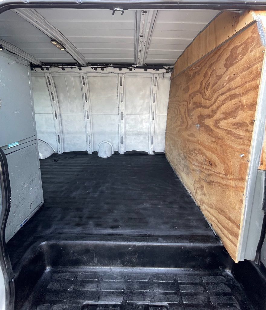 Used 2017 Chevrolet Express 2500 Extended RWD image 26