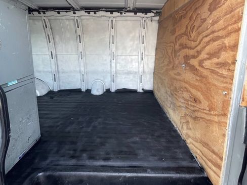 Used 2017 Chevrolet Express 2500 Extended RWD image 26