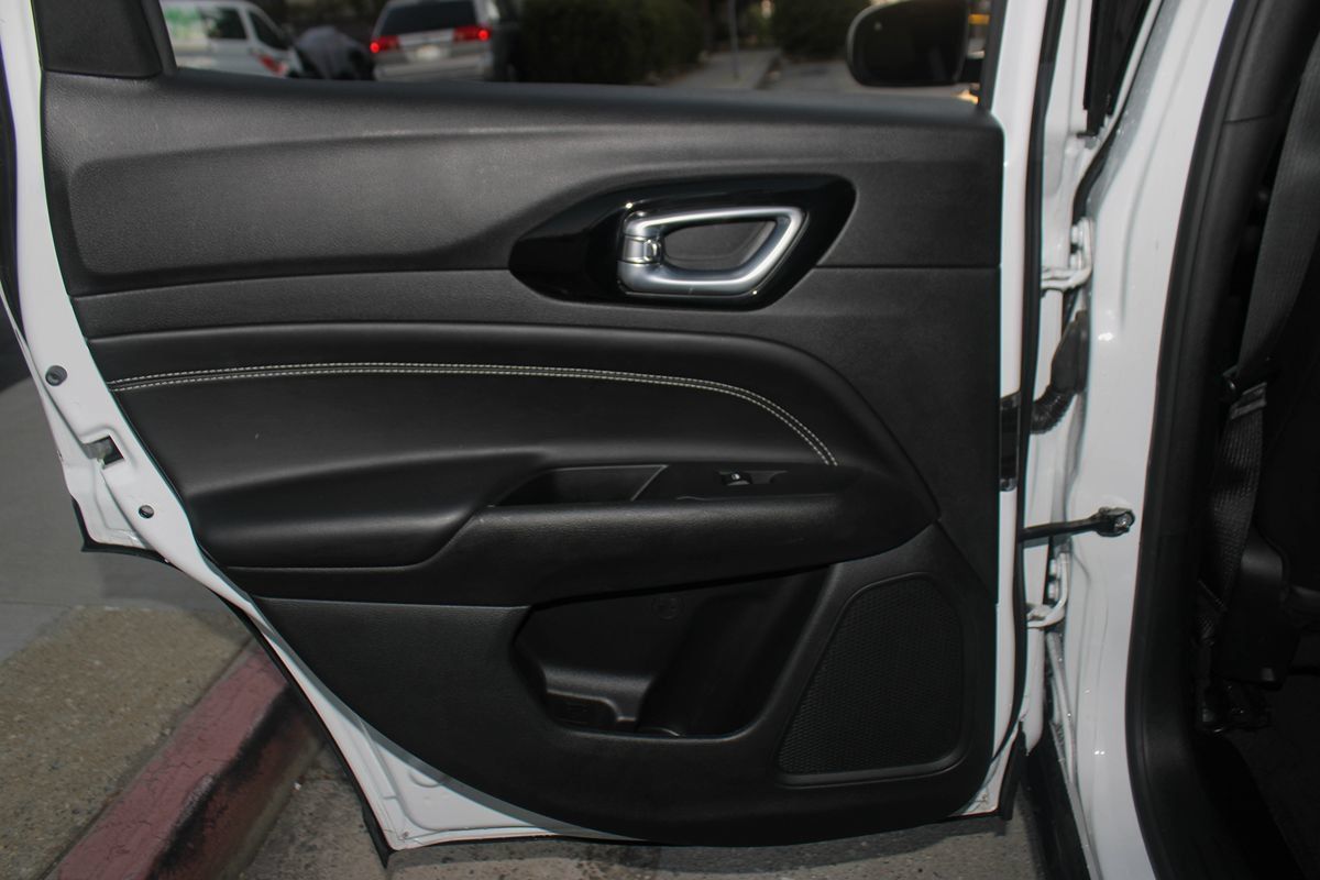 Used 2023 Jeep Compass Latitude AWD/4WD image 43