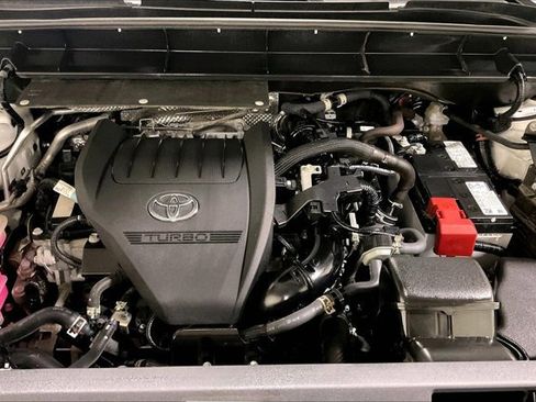 Used 2023 Toyota Highlander XLE AWD/4WD image 10