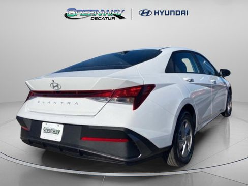 New 2026 Hyundai Elantra SE image 9
