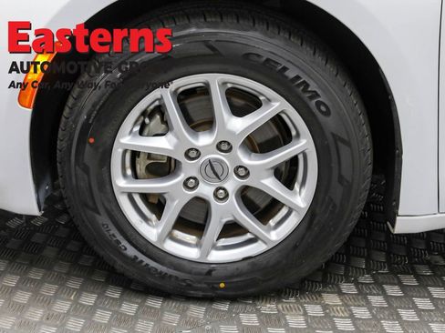 Used 2023 Chrysler Voyager LX image 32