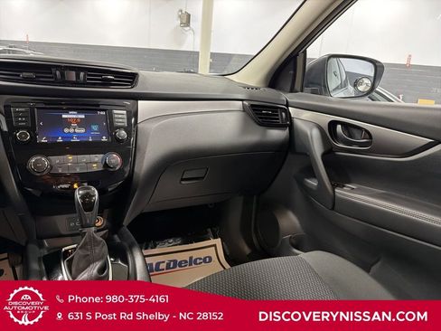 Certified 2021 Nissan Rogue Sport S image 32